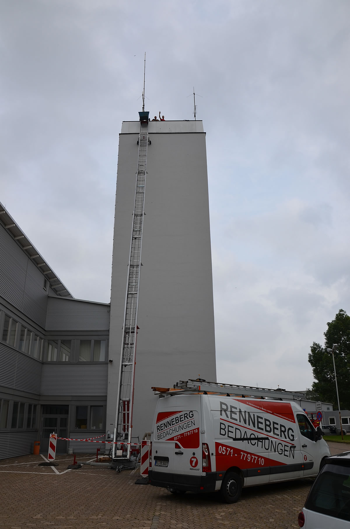 Ihr Dachdecker Minden ist der Zimmerei- und Dachdecker Meisterbetrieb Renneberg Bedachungen aus Minden, für das maßgeschneiderte Dach Minden.